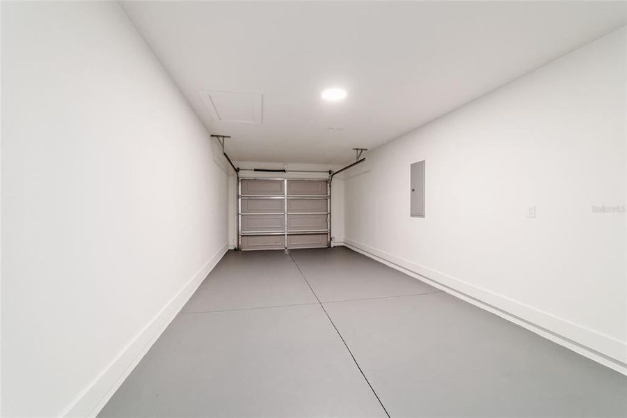 Spacious, unfurnished interior of a new home in , Dunnellon (Image 35).