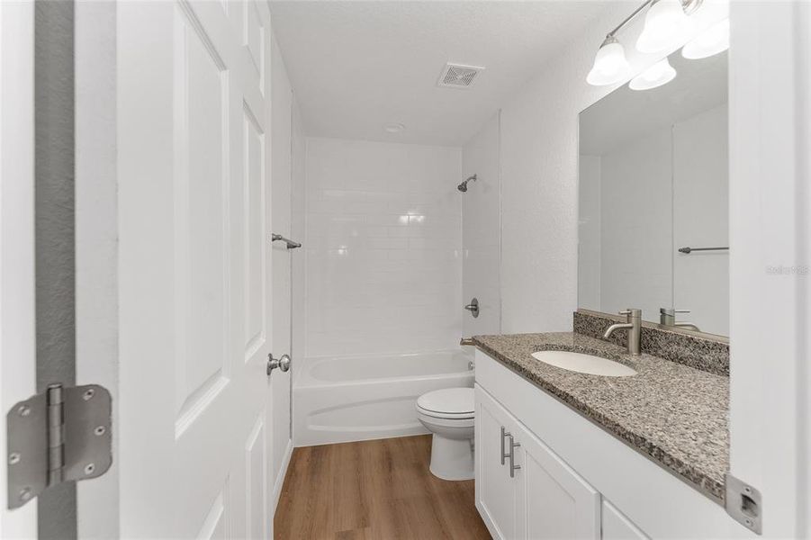 Tub/shower combo with Granite counters