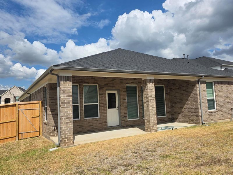 Exterior details and patio area of a home in Barton Creek Ranch, Conroe (Image 23).