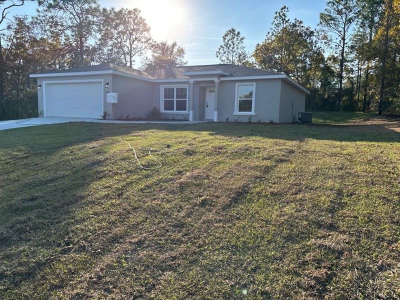 Exterior details and patio area of a home in , Citrus Springs (Image 18).