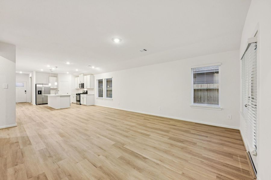 Spacious, unfurnished interior of a new home in , Conroe (Image 13).