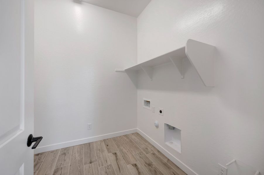 Spacious, unfurnished interior of a new home in Blossom Rock, Apache Junction (Image 34). Spacious, unfurnished interior of a new home in Blossom Rock, Apache Junction (Image 34).
