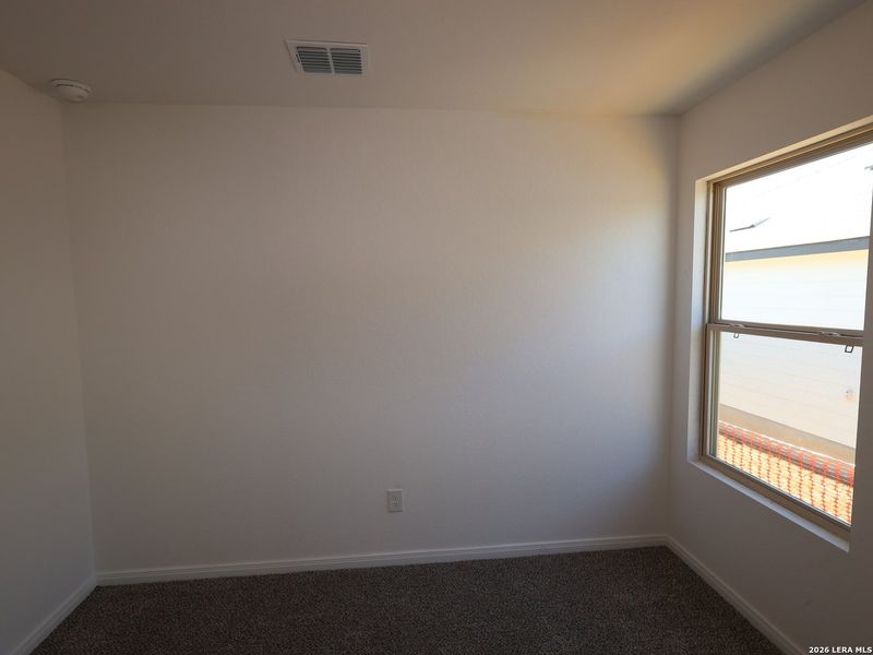 Spacious, unfurnished interior of a new home in Hunters Ranch, San Antonio (Image 20).