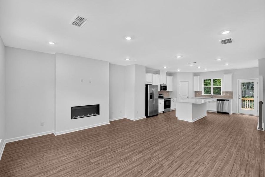 Spacious, unfurnished interior of a new home in Somerset at Veterans Memorial, Mableton (Image 31).