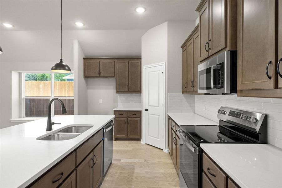 541 Waterford Park- Kitchen-3