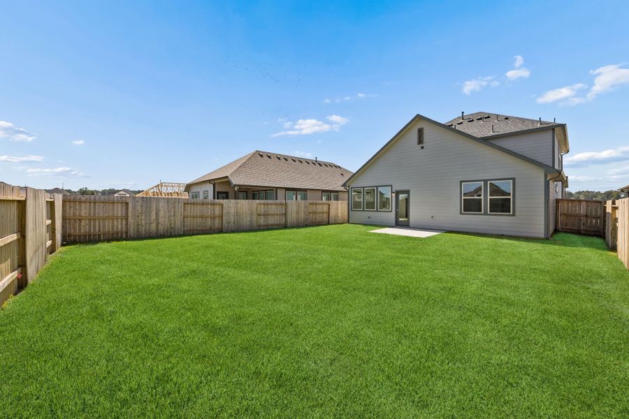 Exterior details and patio area of a home in Riviera Pines, Huffman (Image 4).