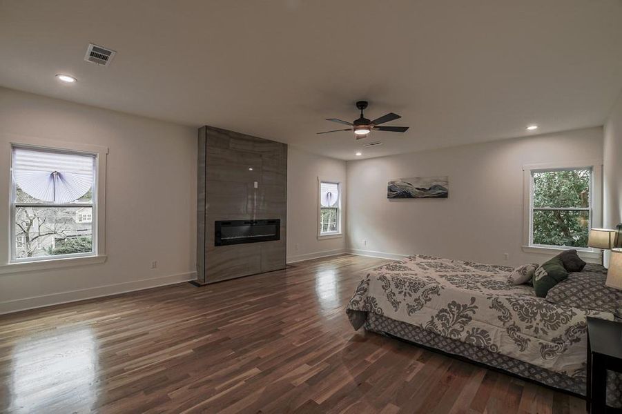 Furnished interior view inside a new home in , Atlanta (Image 16).