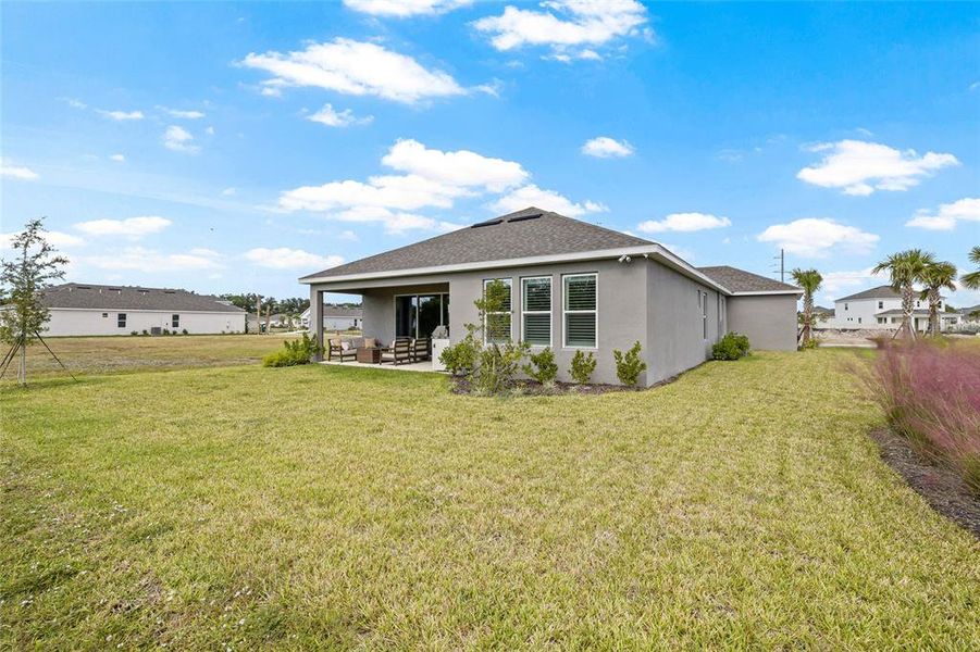 Exterior details and patio area of a home in Tiburon, Nokomis (Image 27).