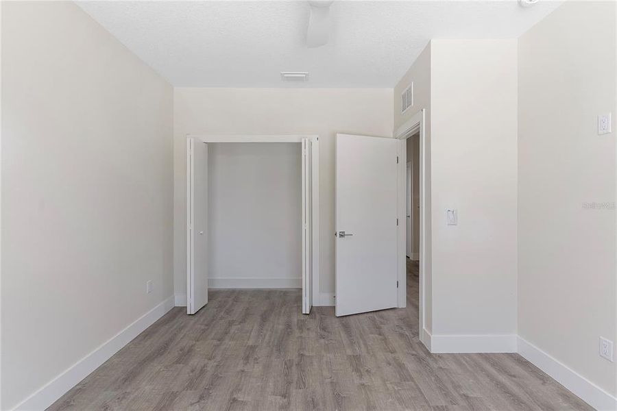 Spacious, unfurnished interior of a new home in , Tampa (Image 26).