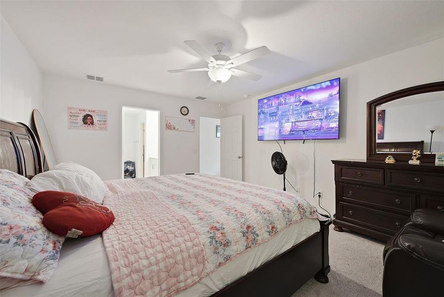 Furnished interior view inside a new home in Newberry Point, Fort Worth (Image 26). Furnished interior view inside a new home in Newberry Point, Fort Worth (Image 26).