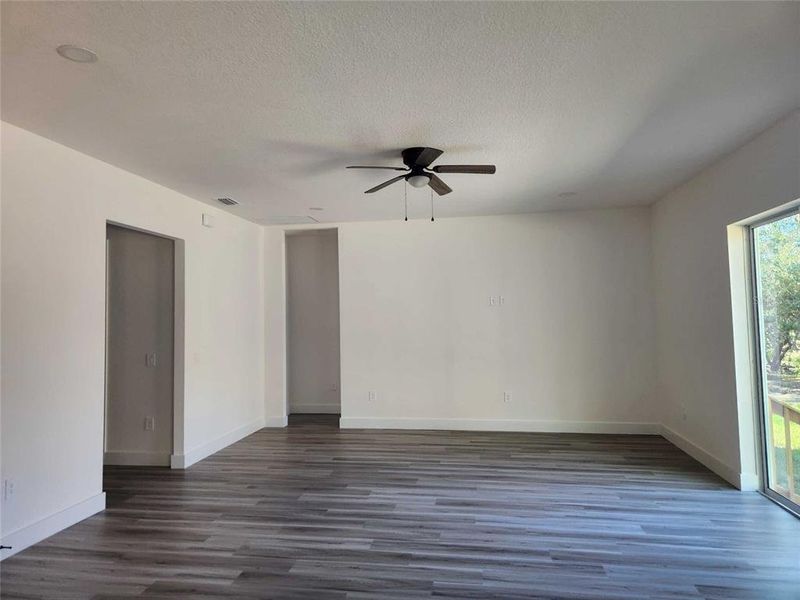Spacious, unfurnished interior of a new home in , Homosassa (Image 20).