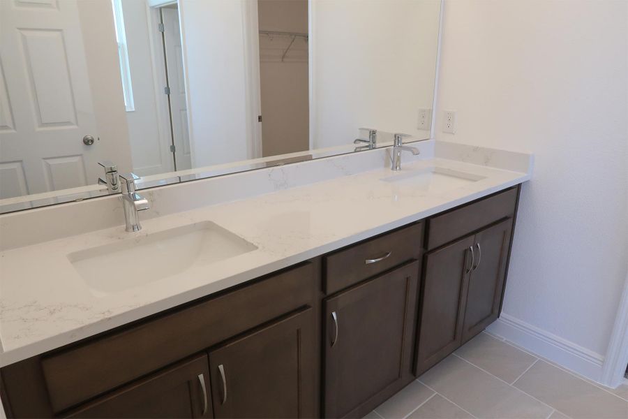 Furnished interior view inside a new home in Ridgeview, Clermont (Image 31).