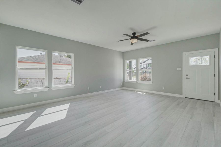 Spacious, unfurnished interior of a new home in , Houston (Image 25).