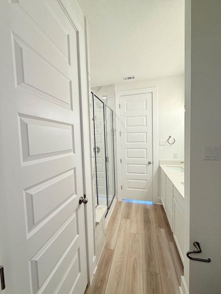 Spacious, unfurnished interior of a new home in Avery Centre, Round Rock (Image 5). Spacious, unfurnished interior of a new home in Avery Centre, Round Rock (Image 5).