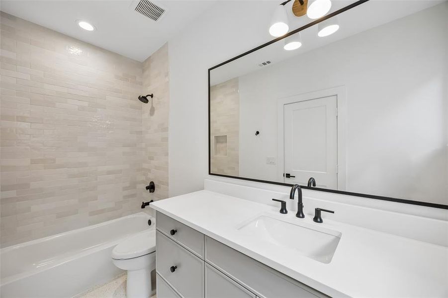 Furnished interior view inside a new home in , Dallas (Image 13). Furnished interior view inside a new home in , Dallas (Image 13).