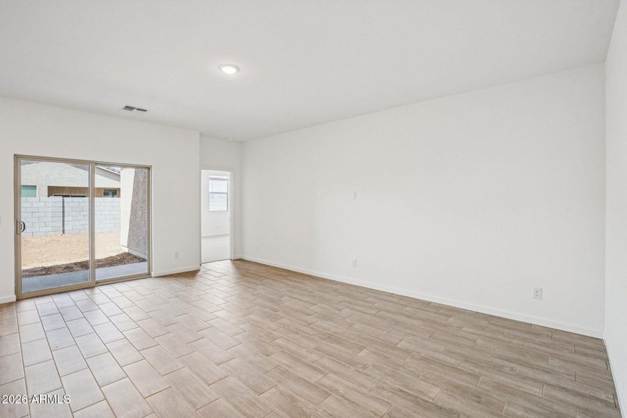 6-web-or-mls-W Kenner Dr-S1004-006