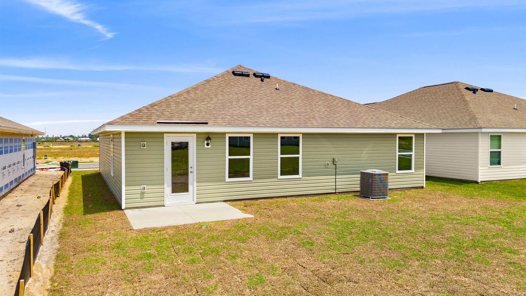 Exterior details and patio area of a home in Liberty, Panama City (Image 3).