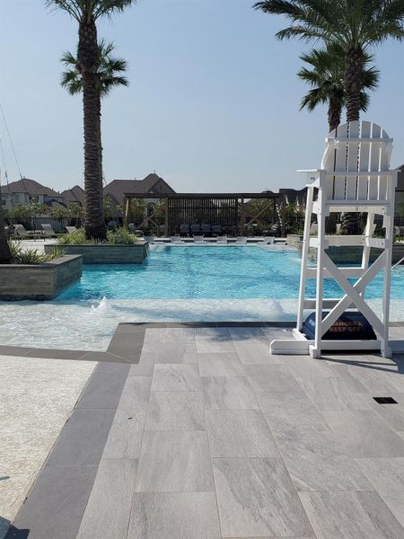 Community amenities in Candela, Richmond (Image 4).