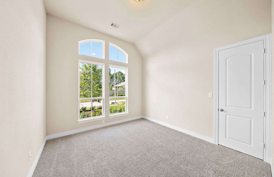 Spacious, unfurnished interior of a new home in Artavia 70′, Conroe (Image 40).