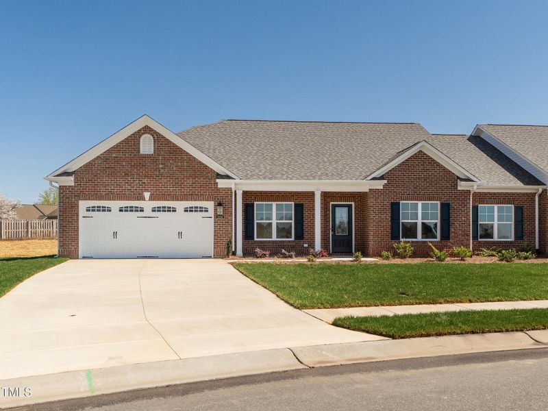 01 2374_WhelenDr Front1