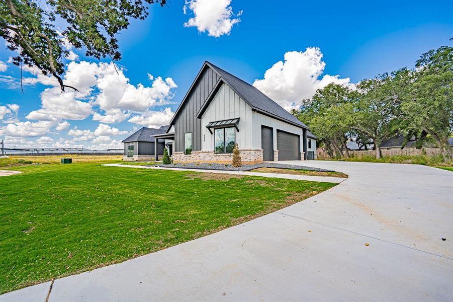 Front exterior of a new home in , Granbury, TX, highlighting curb appeal (Image 22). Front exterior of a new home in , Granbury, TX, highlighting curb appeal (Image 22).