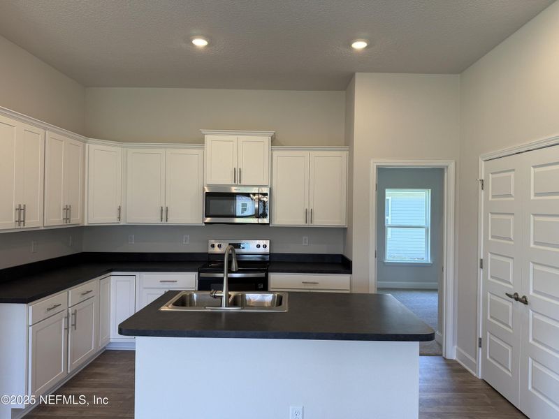 Furnished interior view inside a new home in Summerglen, Jacksonville (Image 12).