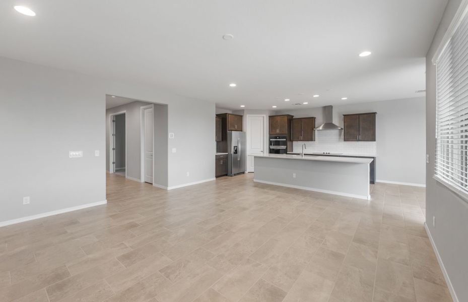 Spacious, unfurnished interior of a new home in El Rancho Santa Rosa, Maricopa (Image 18).