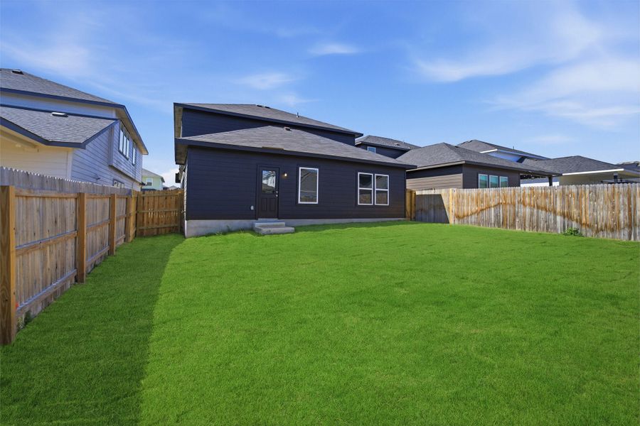 Exterior details and patio area of a home in Laurel Vistas, San Antonio (Image 4).