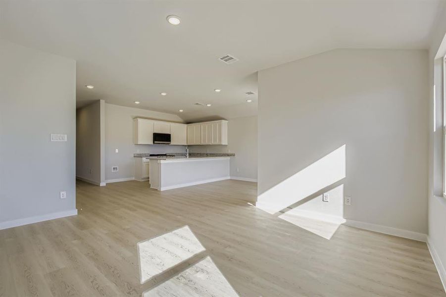 Spacious, unfurnished interior of a new home in Middlefield Village, Dallas (Image 21).