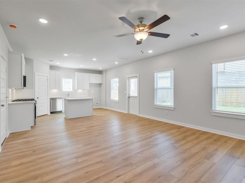 Spacious, unfurnished interior of a new home in Lakes at Black Oak, Magnolia (Image 19).
