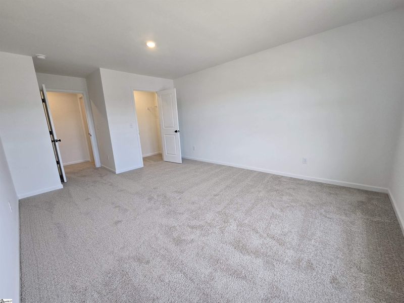 Spacious, unfurnished interior of a new home in Shiloh Trail, Wellford (Image 32).
