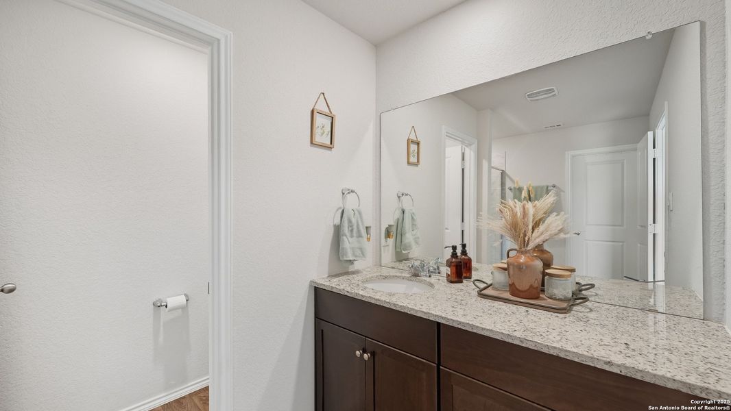 Furnished interior view inside a new home in , Floresville (Image 36).