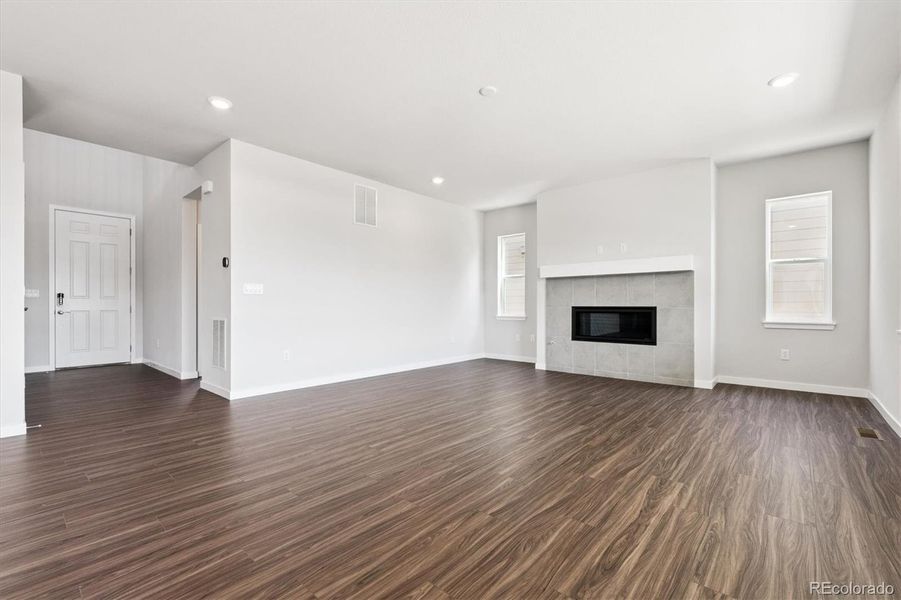 Spacious, unfurnished interior of a new home in Prestige Collection at Parkdale Commons, Lafayette (Image 26). Spacious, unfurnished interior of a new home in Prestige Collection at Parkdale Commons, Lafayette (Image 26).