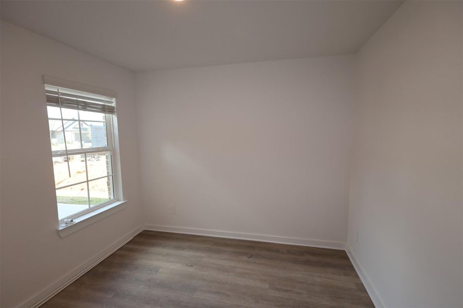 Spacious, unfurnished interior of a new home in Lone Star Landing, Montgomery (Image 10).