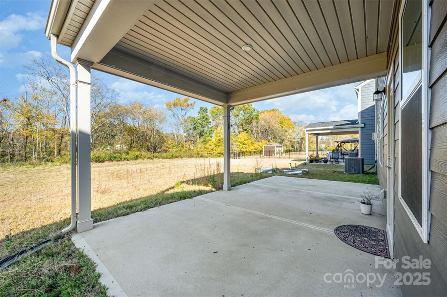 Exterior details and patio area of a home in Parkside Crossing, Charlotte (Image 15).