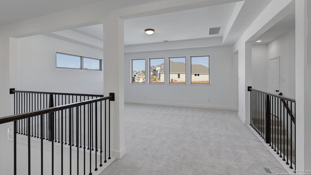 Spacious, unfurnished interior of a new home in Esperanza 50', Boerne (Image 28).