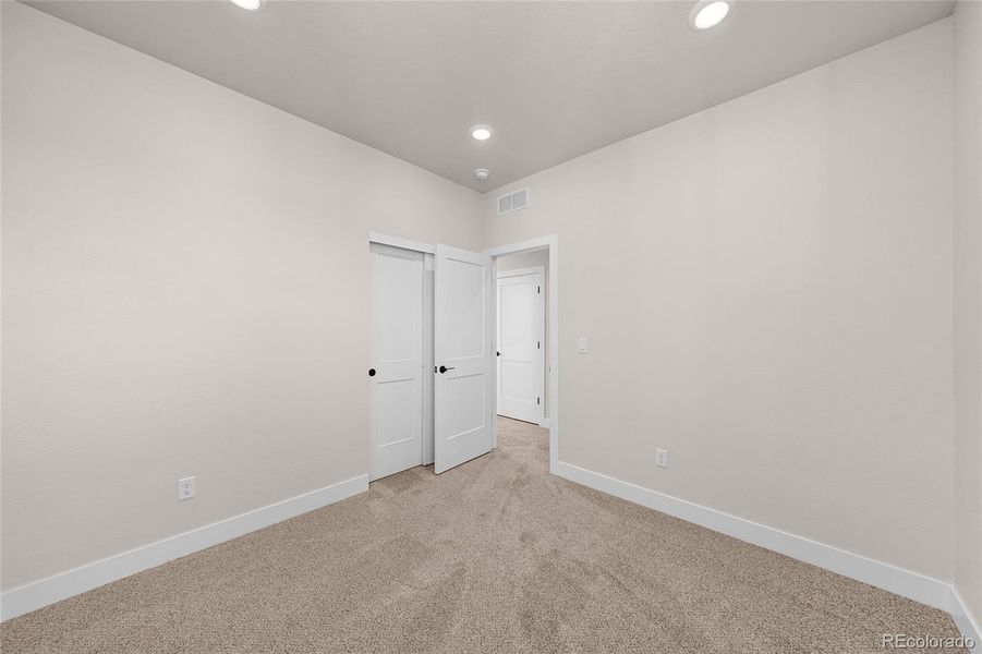 Spacious, unfurnished interior of a new home in Duet at Sterling Ranch, Littleton (Image 31).