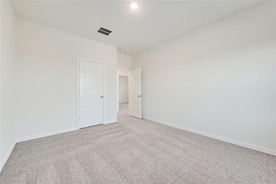 Spacious, unfurnished interior of a new home in Walden Pond, Forney (Image 11).