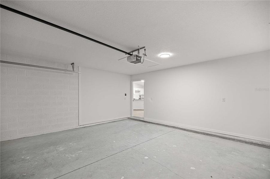 Spacious, unfurnished interior of a new home in , Dunnellon (Image 17).