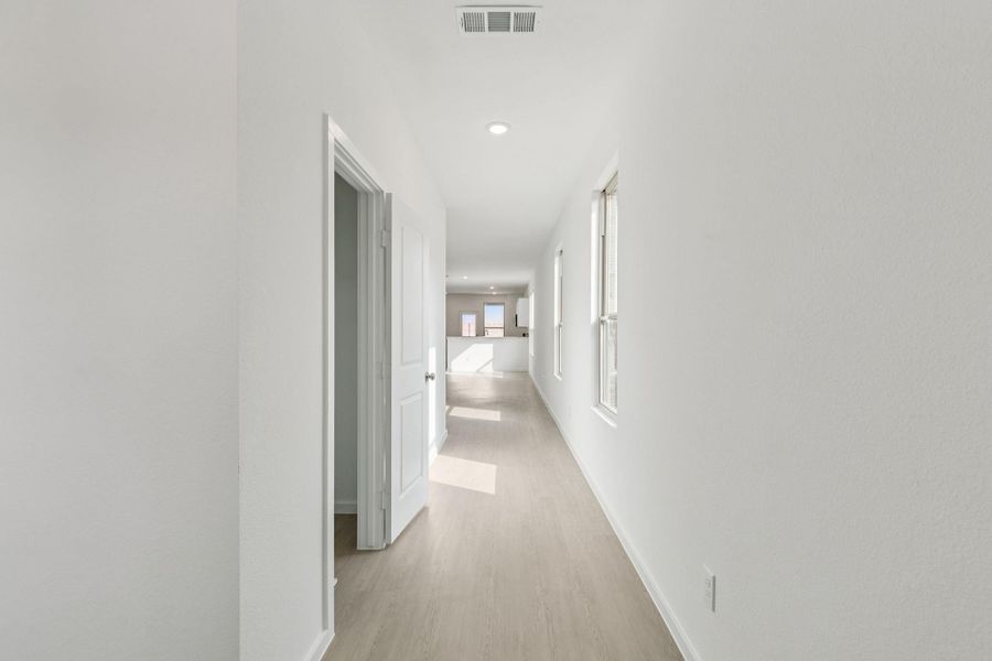Spacious, unfurnished interior of a new home in River Ranch, Dayton (Image 30).