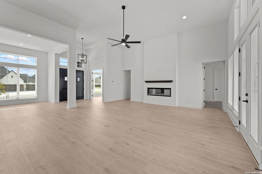 Spacious, unfurnished interior of a new home in Mesa Western, Cibolo (Image 14).