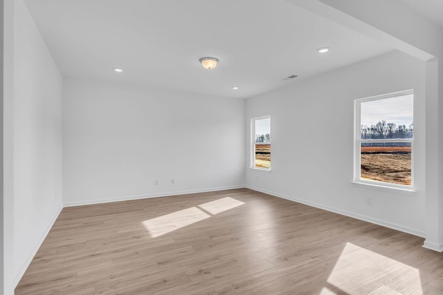 Spacious, unfurnished interior of a new home in Jackson Hills, Clarksville (Image 11).