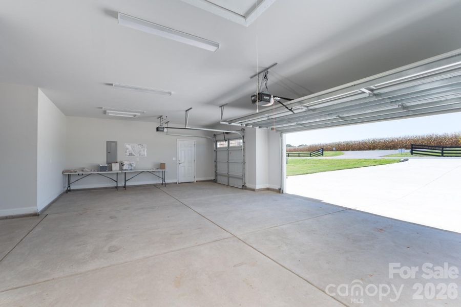 Spacious, unfurnished interior of a new home in Cardiff Glyn, Catawba (Image 32).