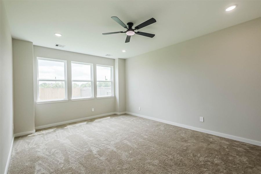 Spacious, unfurnished interior of a new home in , Fresno (Image 31).