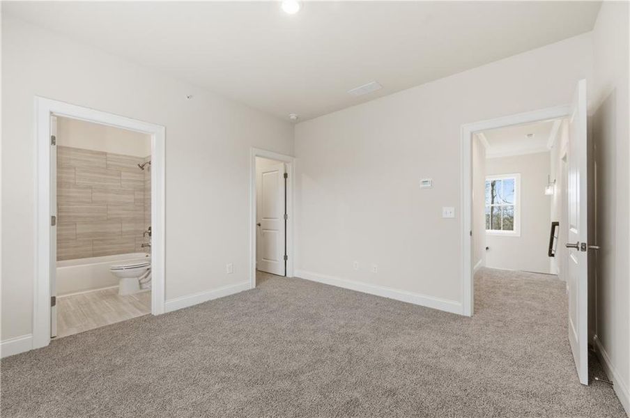 Spacious, unfurnished interior of a new home in , Marietta (Image 24).