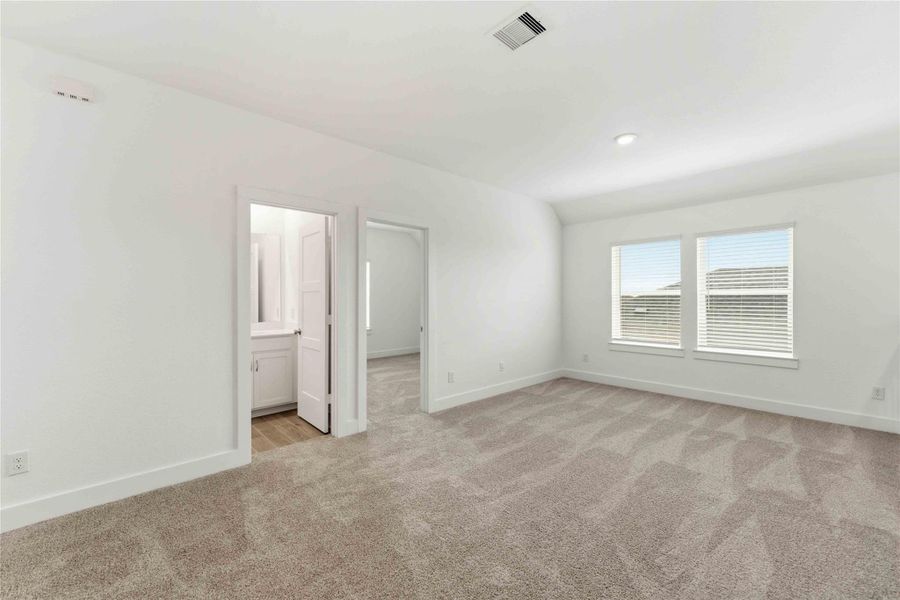 Spacious, unfurnished interior of a new home in Sunterra, Katy (Image 19). Spacious, unfurnished interior of a new home in Sunterra, Katy (Image 19).