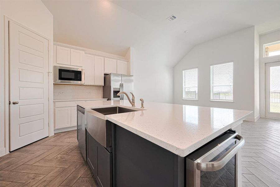 Furnished interior view inside a new home in Lago Mar, Texas City (Image 10).