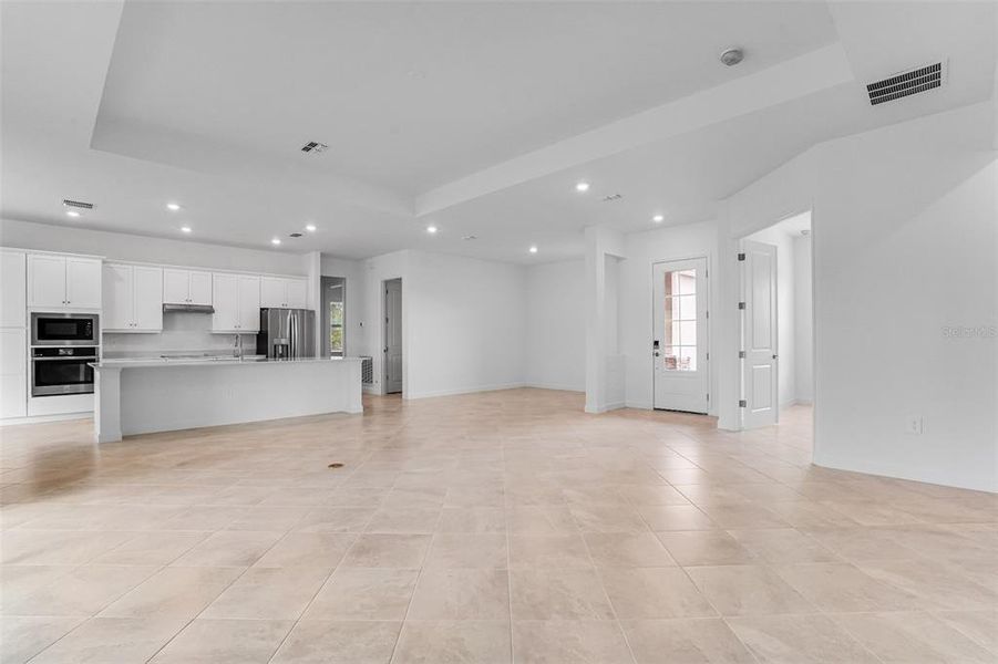 Spacious, unfurnished interior of a new home in South Gulf Cove, Port Charlotte (Image 17).