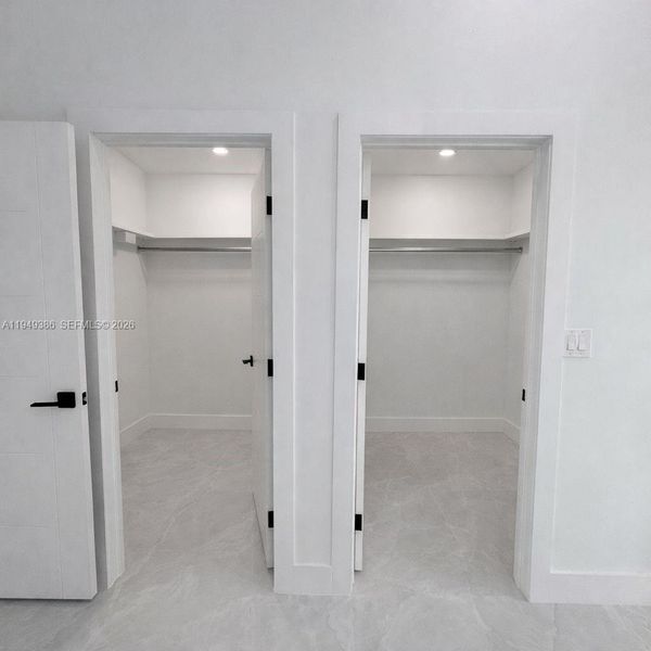 Spacious, unfurnished interior of a new home in , Naples (Image 16).