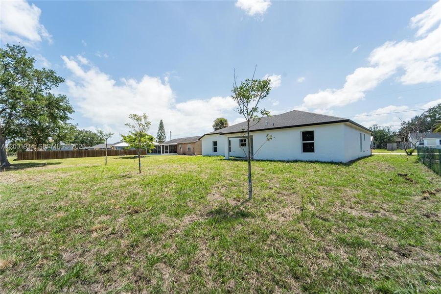 Exterior details and patio area of a home in , Port St. Lucie (Image 23).